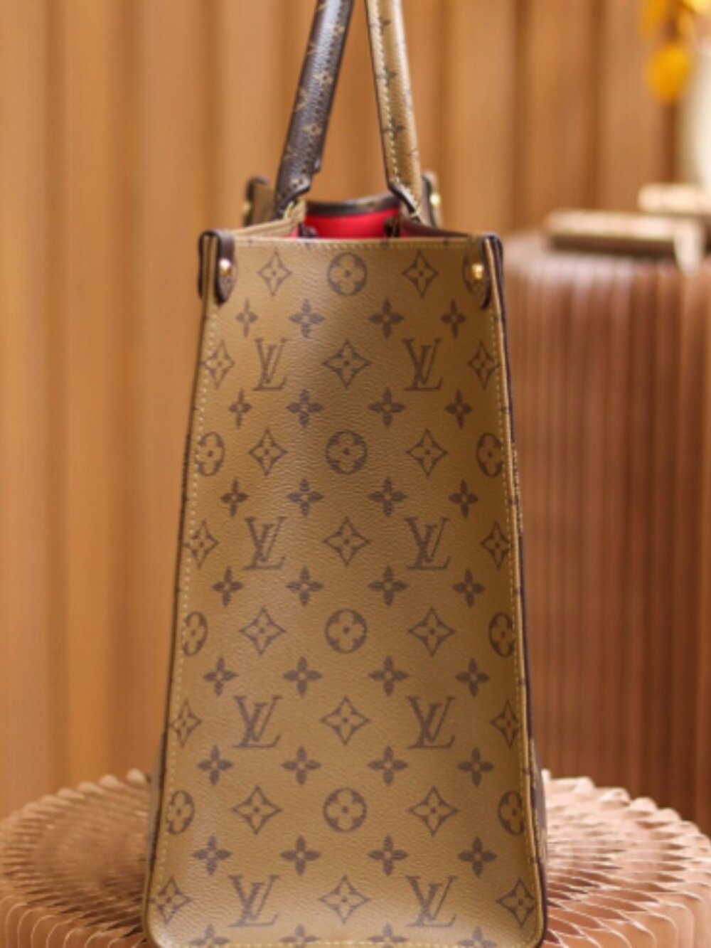 Louis Vuitton Tote Bags - Picture 6 of 7